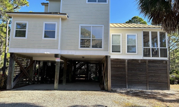 Plantation Cottage | Awesome St George Island Home, Walk to Beach! PET FRIENDLY