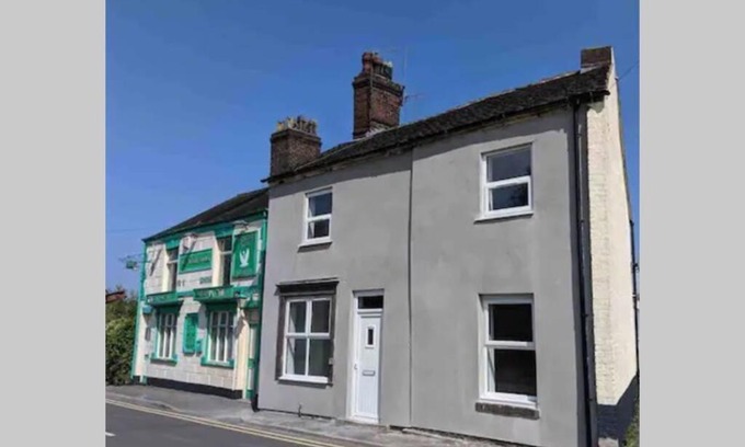 Burslem House | Awesome Stoke-on-Trent Home