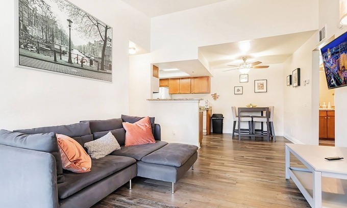 Las Vegas Condo | Awesome Strip Views! Heated Pool, Hot Tub & Gym!