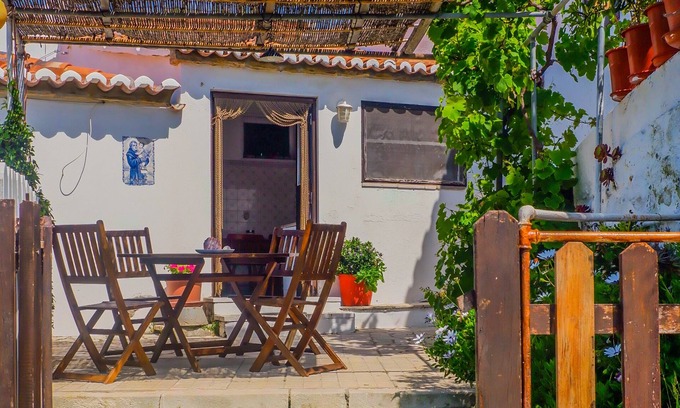 Azenhas do Mar Cottage | Azenhas Rustic Beach House