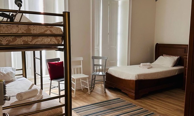 Ponta Delgada Cabin | Azor International Hostel - Q3
