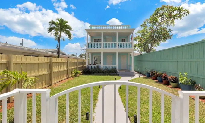 Mango Groves Apartment | Azul Oceano Cottage Oasis 5 Min Downtown and Beach