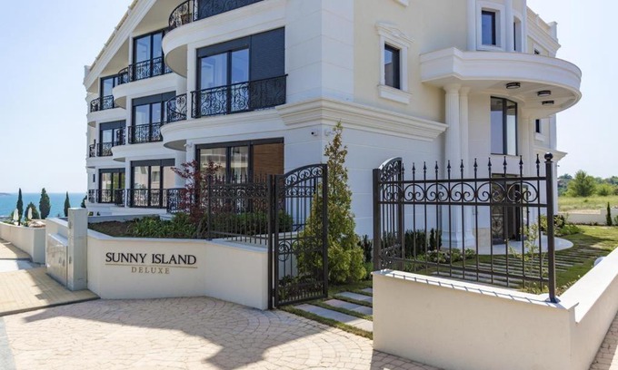 Chernomorets Apartment | Azur Apartment Deluxe
