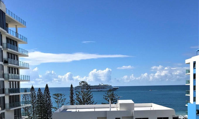 Mooloolaba Apartment | Azure View at Mooloolaba beach