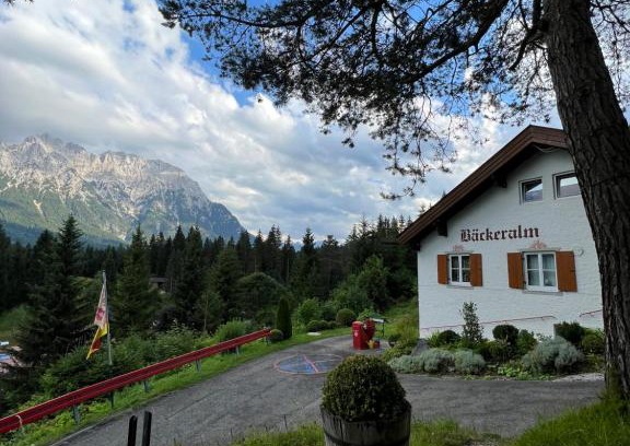 Mittenwald Bed & Breakfast | Bäckeralm© - B&B 16 +