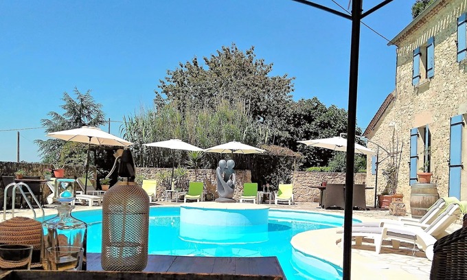 Savignac-de-Duras Bed & Breakfast | B&B Maison à votre santé room L'embrassade, in the Bordeaux wine region