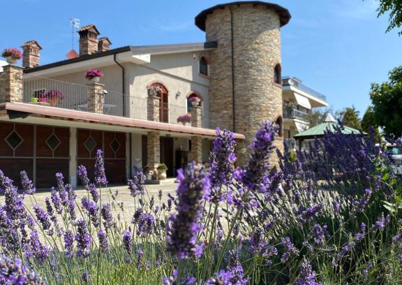 Carru Bed & Breakfast | B&B Torre in Langa