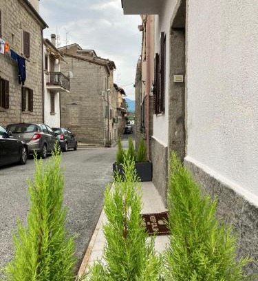 Bomarzo House | B&brown