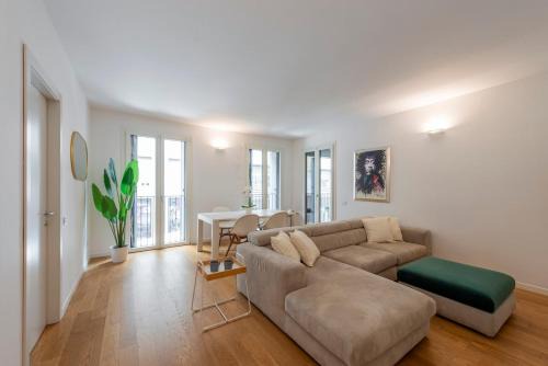 Varesine Apartment | B Home - Elegant Apt with Terrace & Gym