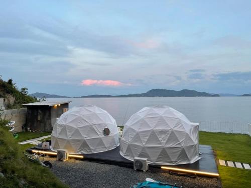 Kurahashi House | b local Sugawa House - Exclusive Beach Front Domes