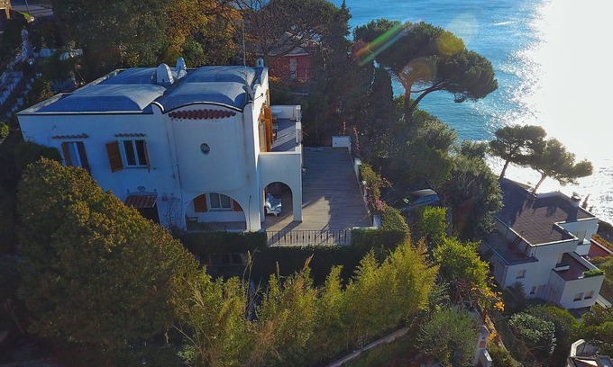 Arenzano House | Balcony on the sea, covered parking, WIFI, TV, 300 m from the sea, with garden