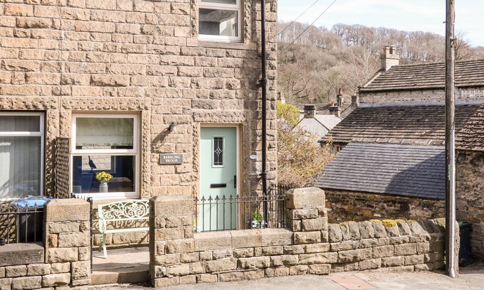 Stoney Middleton Cottage | BABBLING BROOK, family friendly, character holiday cottage in Calver