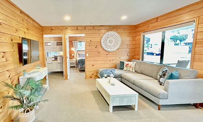 Mount Maunganui House | Bach On Clyde Street