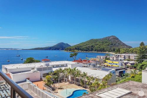 Shoal Bay House | Backpackers Waterfront Stay at Shoal Bay Stayz with Dave Stays