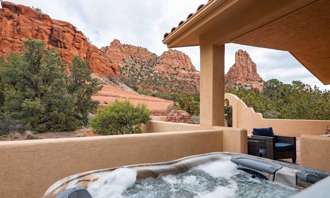 Oak Creek House | Backs to Red Rock Views Gorgeous Home with Hot Tub! Red Rock Wildlife Devils