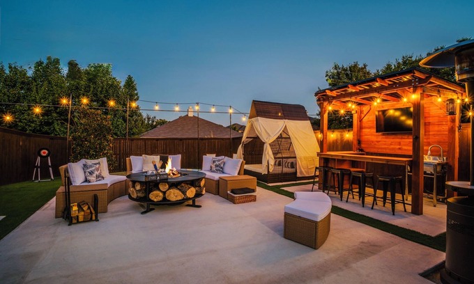 McKinney House | Backyard Bliss in McKinney – Fire Pit, Hot Tub & Lounge Area