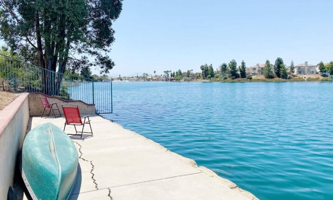Moreno Valley House | ☀Backyard Canal Access☀ Kayak + 5 Bedroom Home!