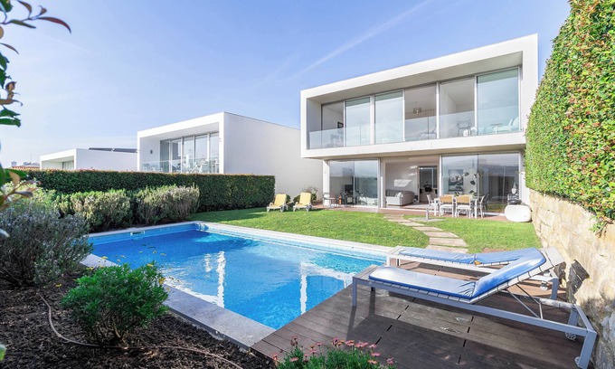 Santa Maria e Sao Miguel Villa | Bacuri White Villa, Lourel, Sintra