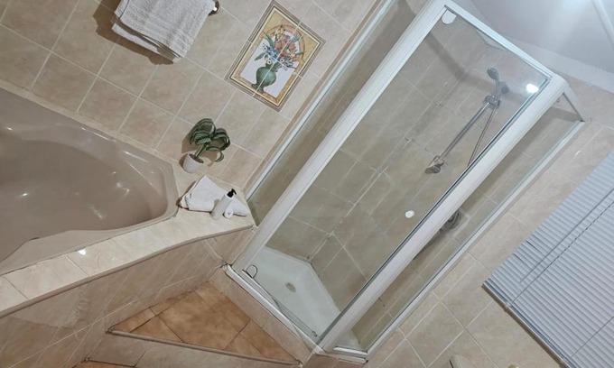 Nkonkobe House | Badi's B&B Guest house