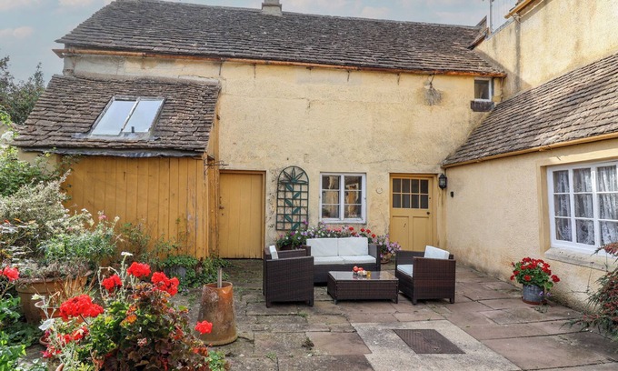 Badminton House | BADMINTON FARM COTTAGE, family friendly, with open fire in Badminton