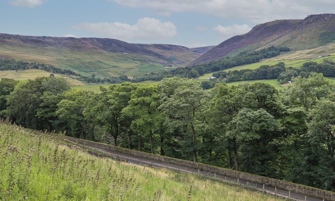 Dobcross House | BAILEY COTTAGE, pet friendly, with open fire in Greenfield