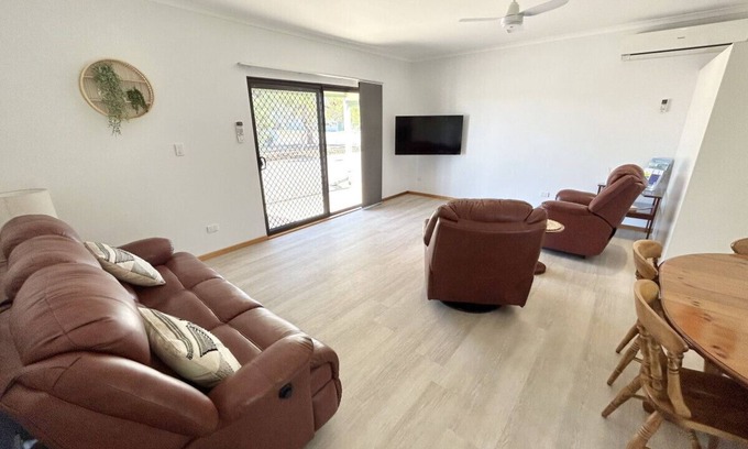 Port Hughes House | Bailey's Place - Freshly Renovated 3 BR Home Close to Beach