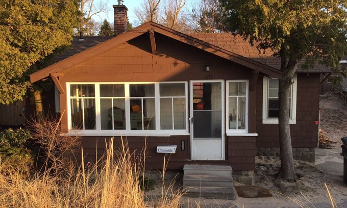 Bluffton Cottage | Bailey Sands: Adorable Vintage Beach Cottage, steps from Lake Michigan beach