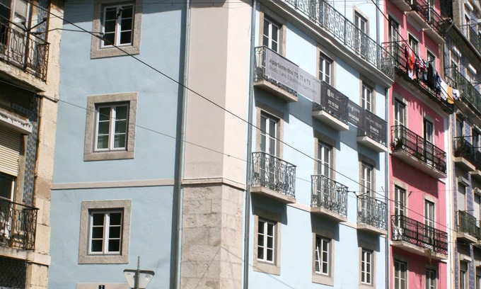 Misericordia Apartment | BAIRRO BICA- Apartment by the river - Air Conditioning/Elevator- Up to 3 pax+baby