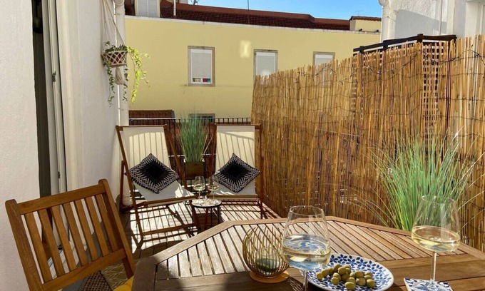 Mouraria Apartment | Baixa & Alfama at your Doorstep, Terrace & Air/Con