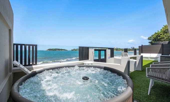 Cerro Gordo House | Balandras Beach House #4 | Beachfront w/Hot Tubs