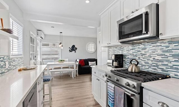 Balboa Island House | Balboa Island Gem | Walk to Beach & Dining | AC + Private Deck