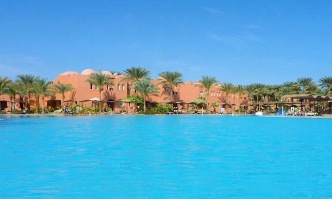 Makadi Bay Resort | Balcony-Equipped Room with Outdoor Pool for a Tranquil Tropical Getaway