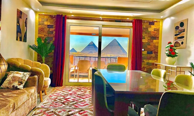 Kafrat al Jabal Apartment | Balcony Pyramids view