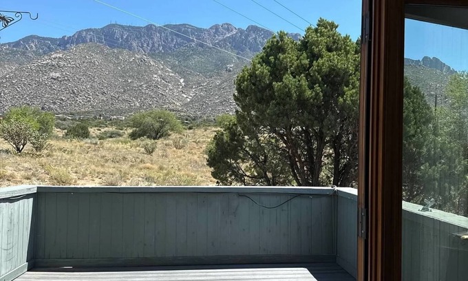 Sandia Heights South House | Balloon Fiesta Lair 3 Bedroom recently renovated Townhome.