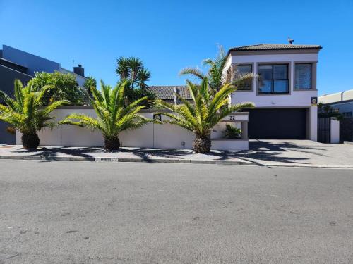 West Beach House | Balmoral Cottage, West Beach