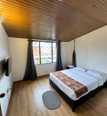 Barrios Unidos House | Bamuka Hostal