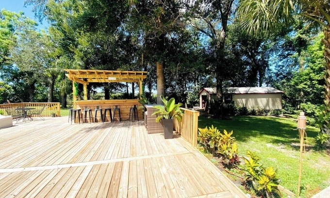 Orlovista Bed & Breakfast | Banana Leaf Villa-Honey Combo Premium Suites