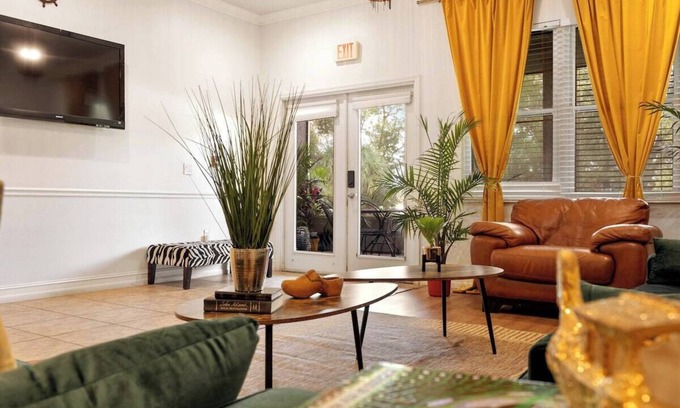 Orlovista Villa | Banana Leaf Villa-Island Groove-Standard Room