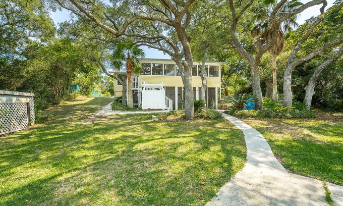 Alligator Point House | Bandit's Cove 2BR/2BA bayfront home