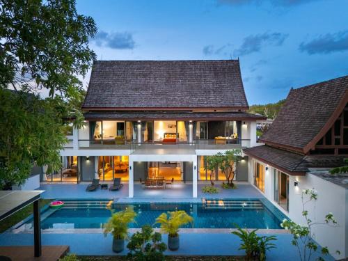 Choeng Thale Villa | Bang Tao 6-bedroom large private pool modern Balinese style leisure holiday villa BBQ family group the park