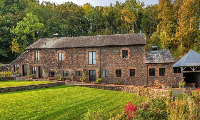 Penrith House | BANK BARN, WREAY, family friendly, with open fire in Watermillock