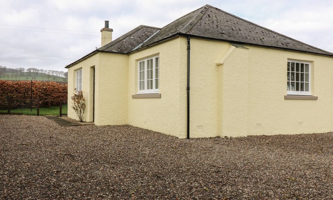 Forfar Cottage | BANKHEAD OF LOUR BUNGALOW, pet friendly, with open fire in Forfar