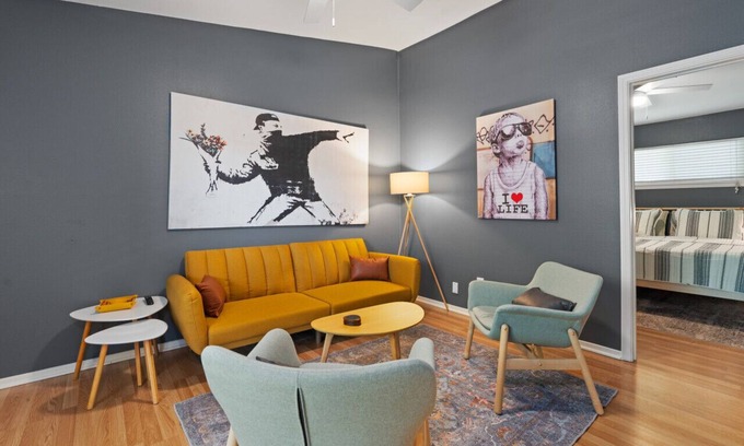 Zilker Condo | Banksy Bungalow in Zilker close to Downtown