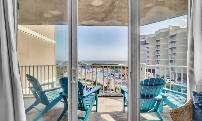 Sneads Ferry Condo | Barefoot Bungalow - Ocean Front Beach Condo