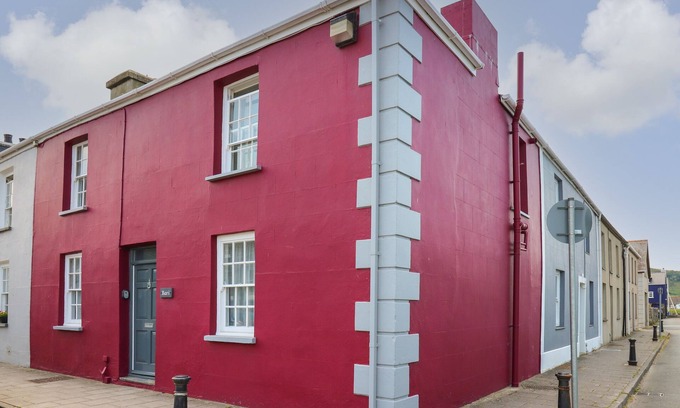 Aberaeron House | BARI, pet friendly, country holiday cottage in Aberaeron