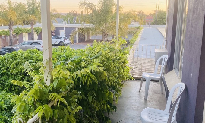 Nuriootpa Apartment | Barossa Valley It is notable as a major wine-producing region and tourist destination. The Barossa Valley Way is the main road through the valley, connecting the main towns on the valley floor of Nuriootpa, Tanunda, Rowland Flat and Lyndoch.