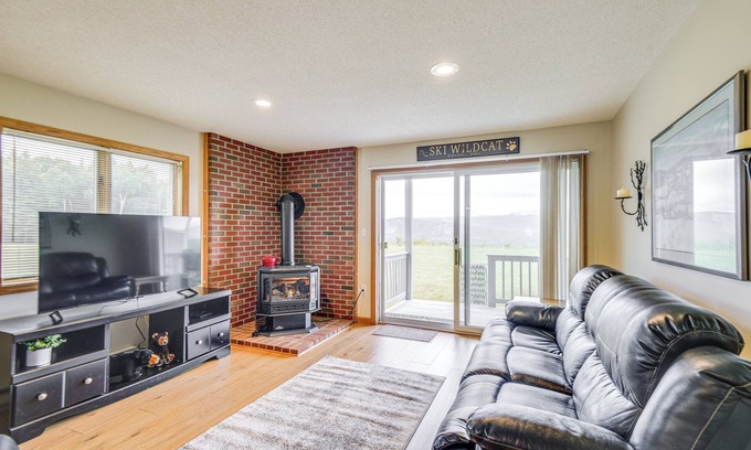 Intervale Apartment | Bartlett Condo w/Mountain View & Outdoor Pool!