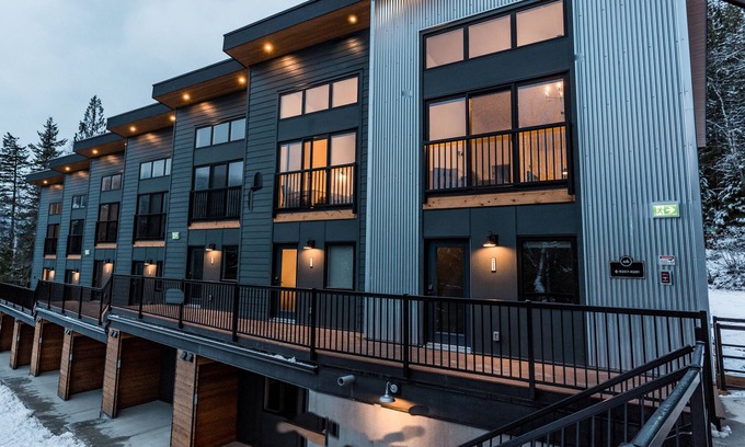 Revelstoke Hotel | Basecamp Resorts Revelstoke I Three Bedroom Suite (Dog Friendly)