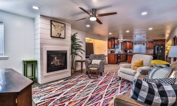 Farr West House | Basement apartment by Willard Bay