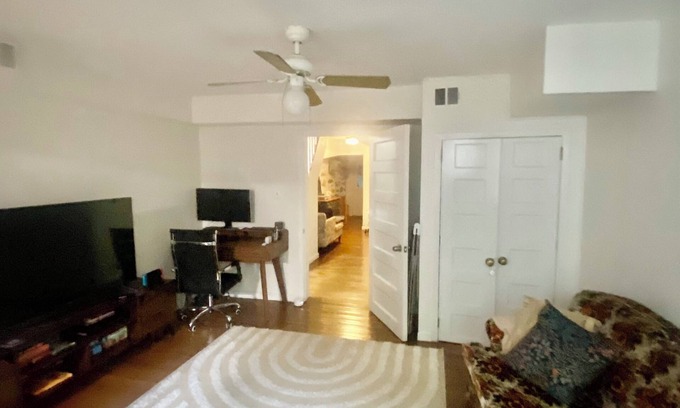 Mott Haven Apartment | Basement Apartment in Historic Bronx Brownstone near Subway & Yankee Stadium